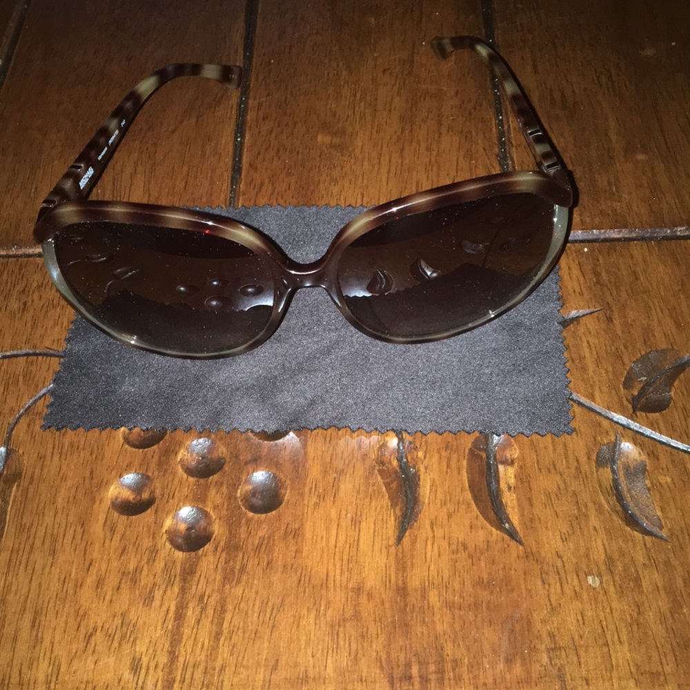 Michael Kors tortoise shell oval sunglasses w case